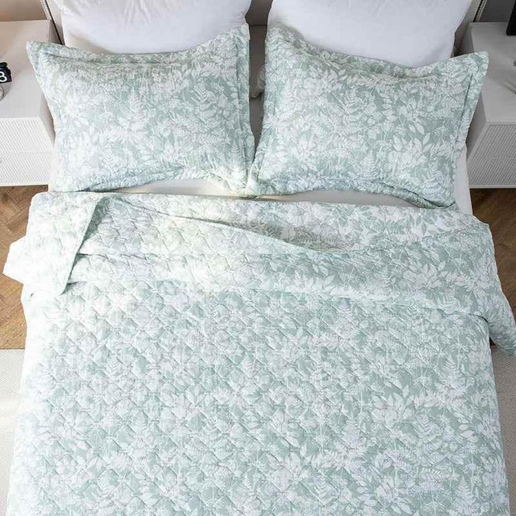 Kasentex Lightweight Botanical Green Floral Quilt Set - Light All Season Bedding, Room Decor, Graduation Gifts by Kasentex