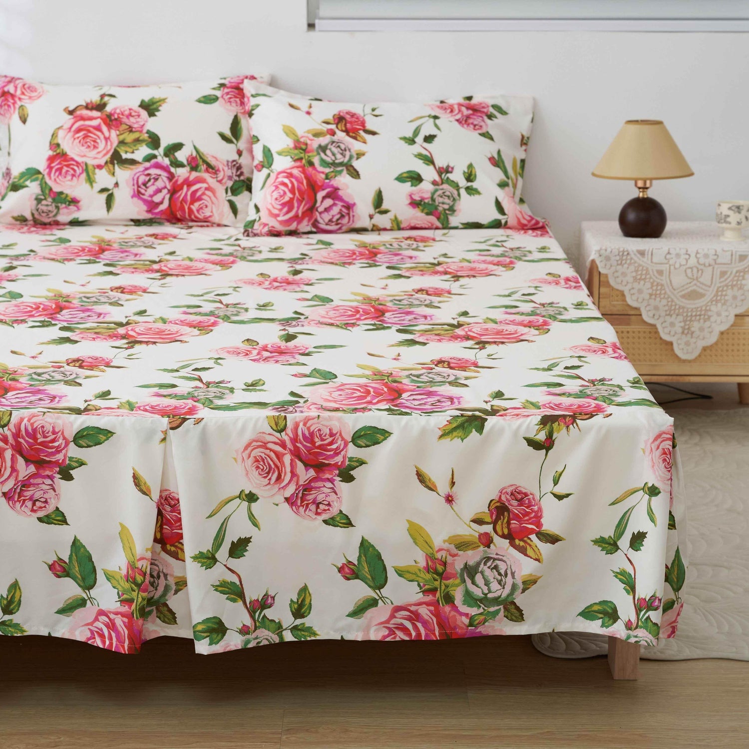 DaDa Bedding Romantic Roses Floral Bed Skirt - Matching Pink & White Ruffled Dust Ruffle for Quilted Coverlet Set - Lightweight & Breathable Polyester Bedskirt Bedding Accessories by DaDalogy Bedding Collection