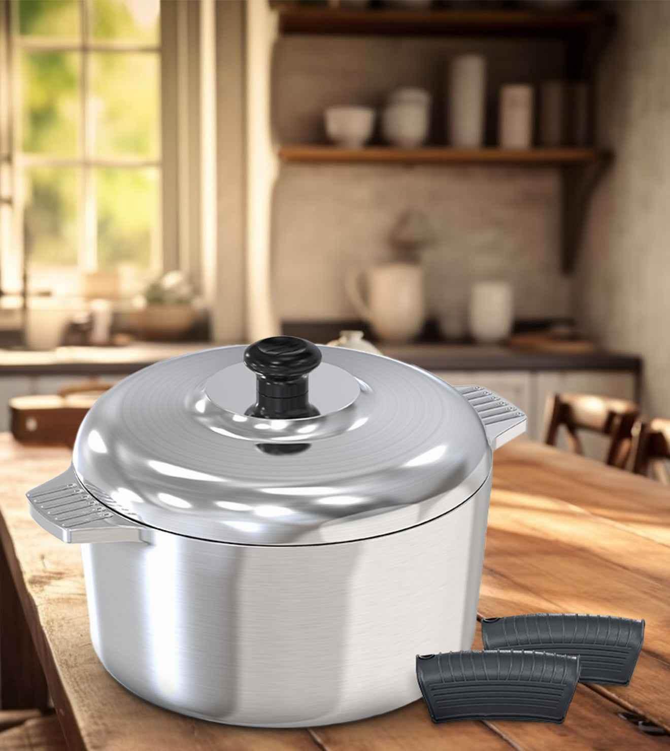 3 Quarts Round Dutch Oven with Lid Home & Garden by MAGNAWARE