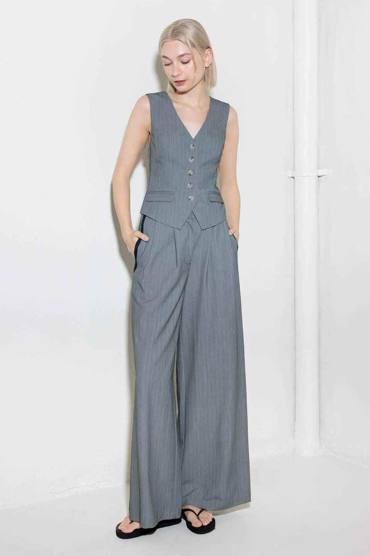 SMILE BRIGHT IN GREY WOVEN VEST VEST by Flying Tomato