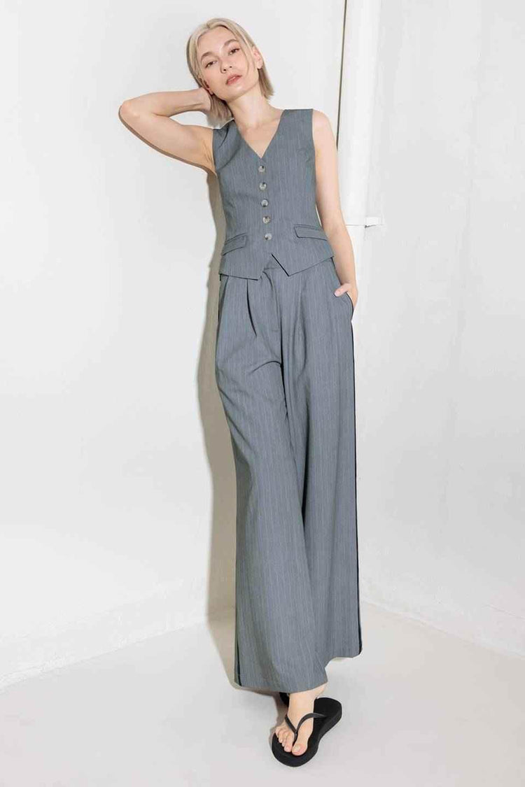 SMILE BRIGHT IN GREY WOVEN VEST VEST by Flying Tomato