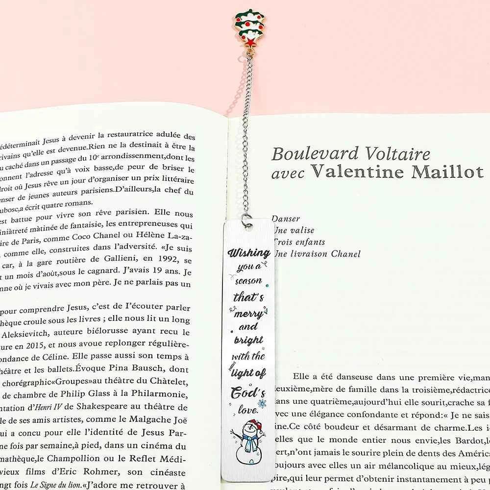 A stainless steel pendant bookmark about Christmas, the warmest Christmas reading gift for loved ones on Christmas Eve. metal Bokkmark by DSERS