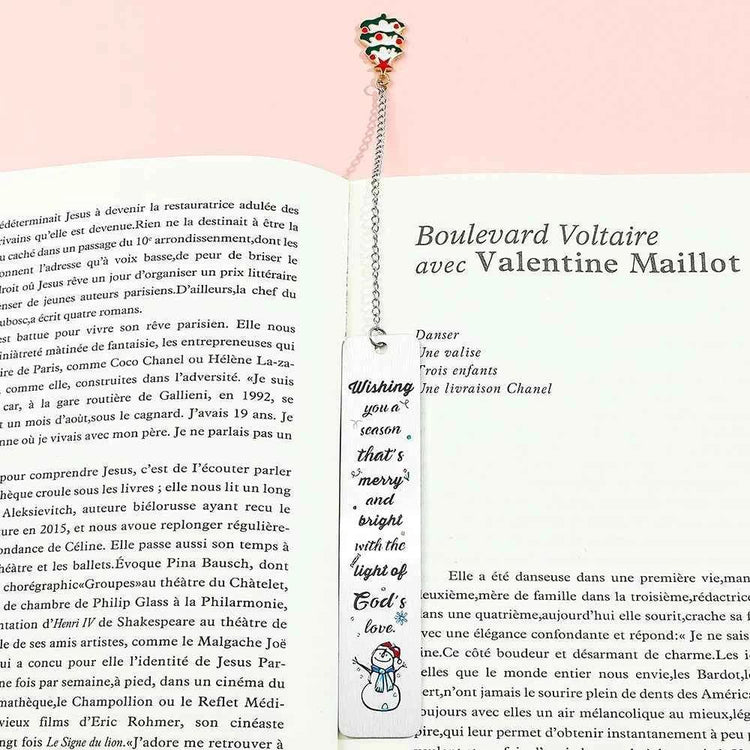 A stainless steel pendant bookmark about Christmas, the warmest Christmas reading gift for loved ones on Christmas Eve. metal Bokkmark by DSERS