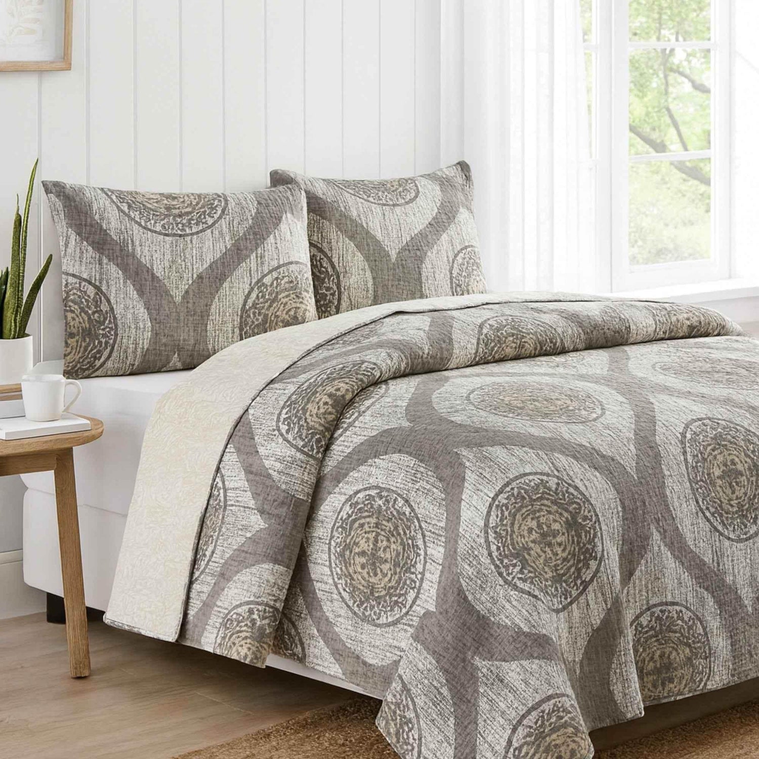 DaDa Bedding Rustic Grey Mosaic Distressed Medallion Reversible Quilted Bedspread Set (SD16299) Bedspreads by DaDalogy Bedding Collection