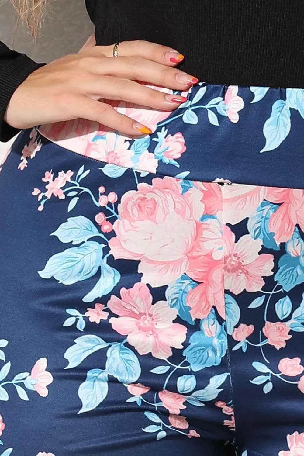 Plus Size Floral Print Legging women Attire by Trendsi