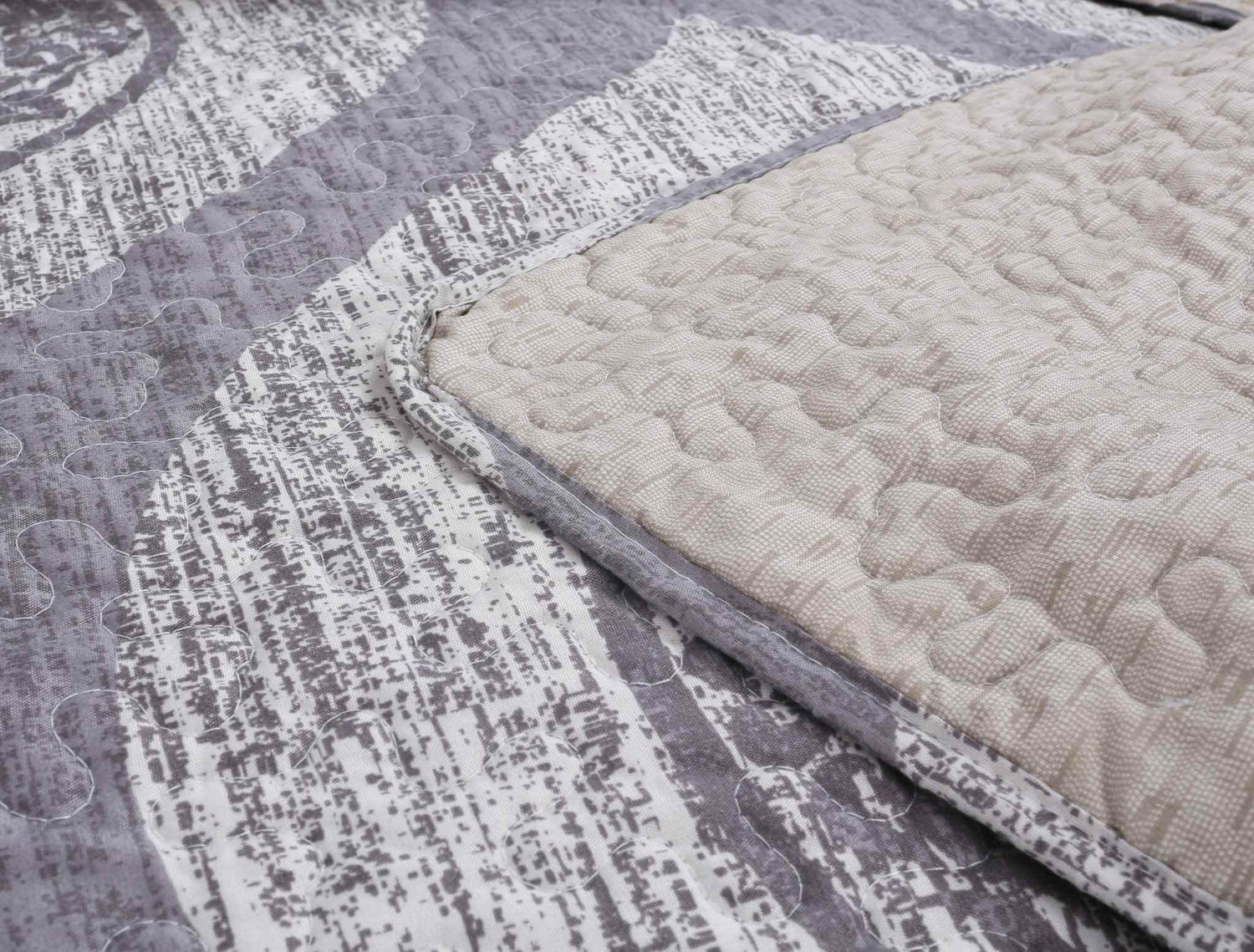 DaDa Bedding Rustic Grey Mosaic Distressed Medallion Reversible Quilted Bedspread Set (SD16299) Bedspreads by DaDalogy Bedding Collection