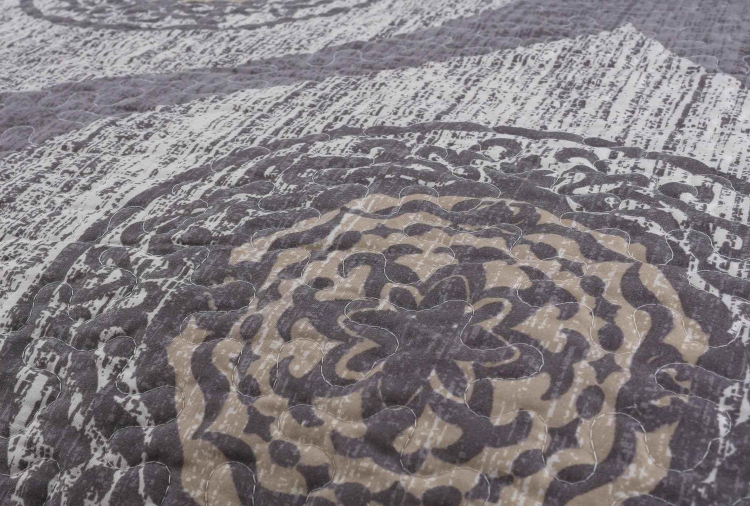DaDa Bedding Rustic Grey Mosaic Distressed Medallion Reversible Quilted Bedspread Set (SD16299) Bedspreads by DaDalogy Bedding Collection
