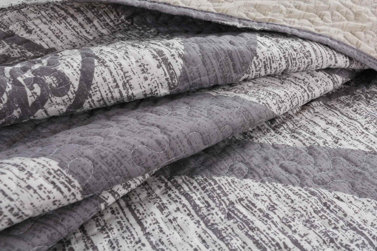 DaDa Bedding Rustic Grey Mosaic Distressed Medallion Reversible Quilted Bedspread Set (SD16299) Bedspreads by DaDalogy Bedding Collection