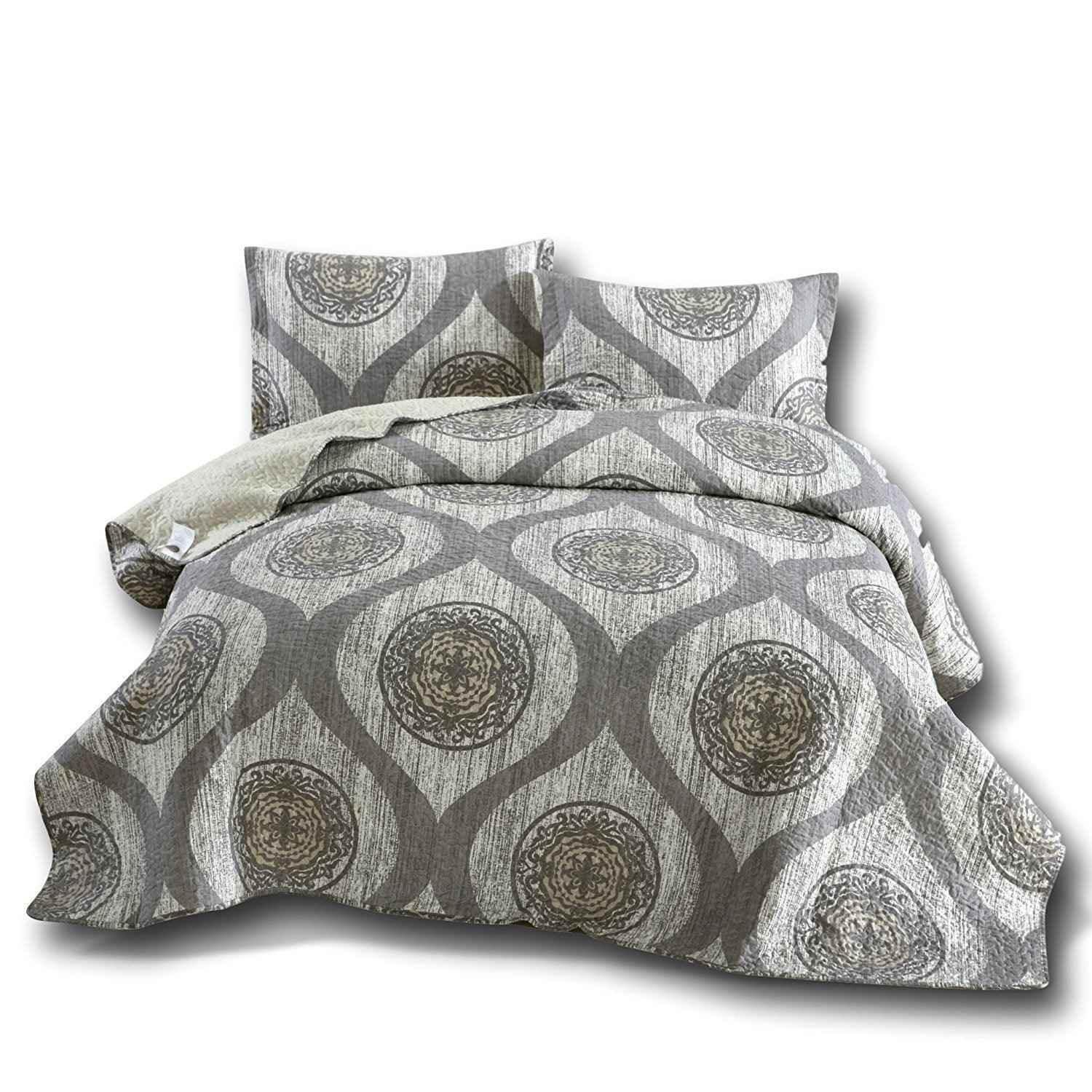DaDa Bedding Rustic Grey Mosaic Distressed Medallion Reversible Quilted Bedspread Set (SD16299) Bedspreads by DaDalogy Bedding Collection